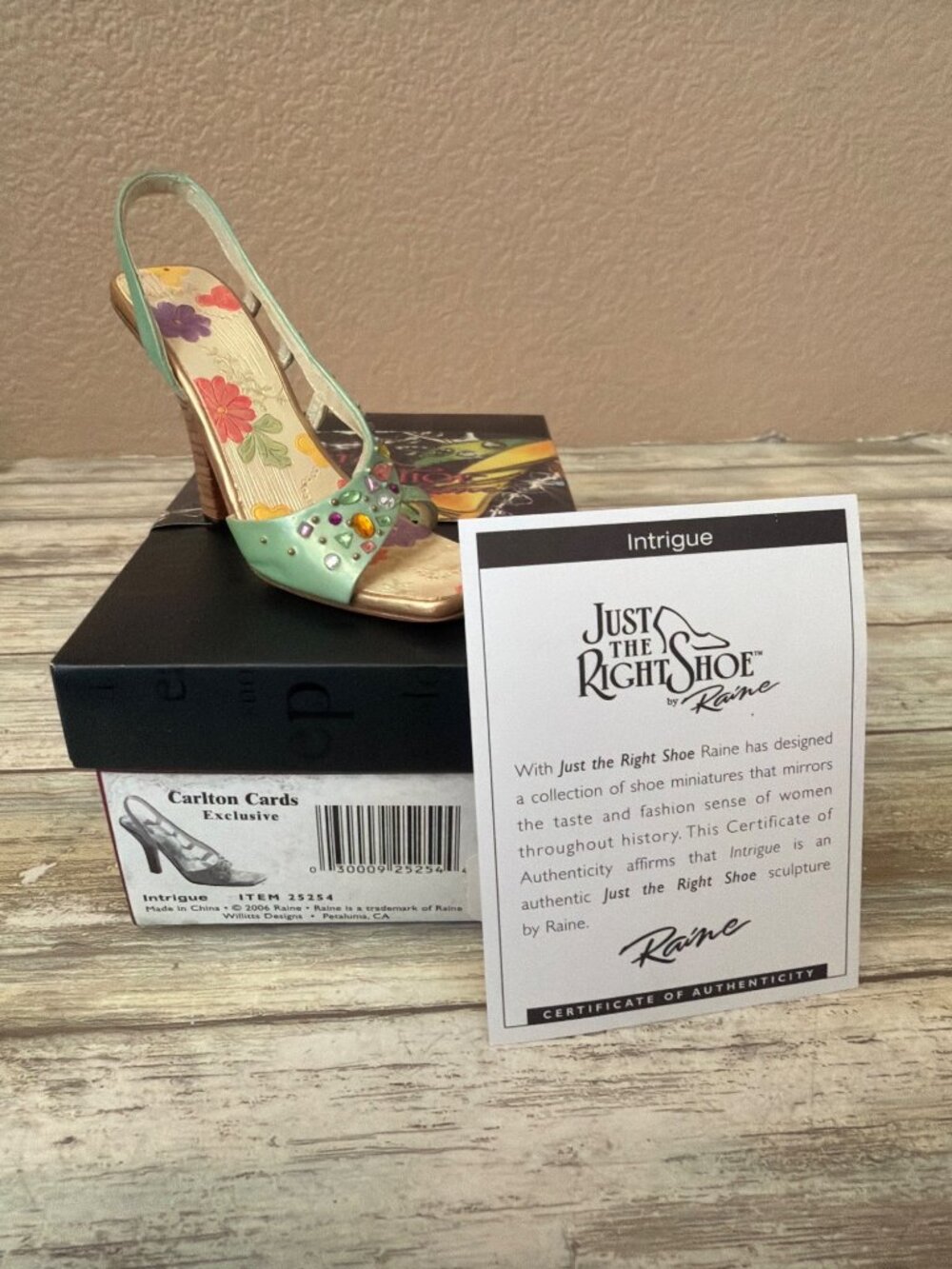 2006 Just the Right Shoe Raine Carlton Cards "Intrigue" in Mint Green #25254 NEW